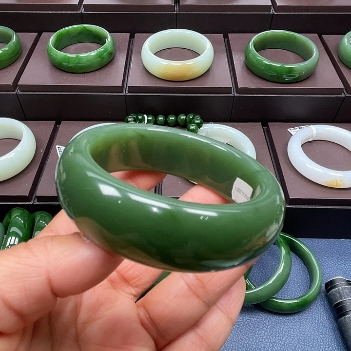 和田玉未镶嵌手镯5556