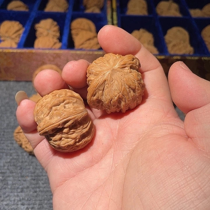 吊坠桃核磨盘狮子