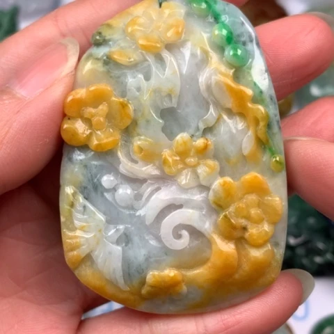 翡翠颈饰未镶嵌翡翠