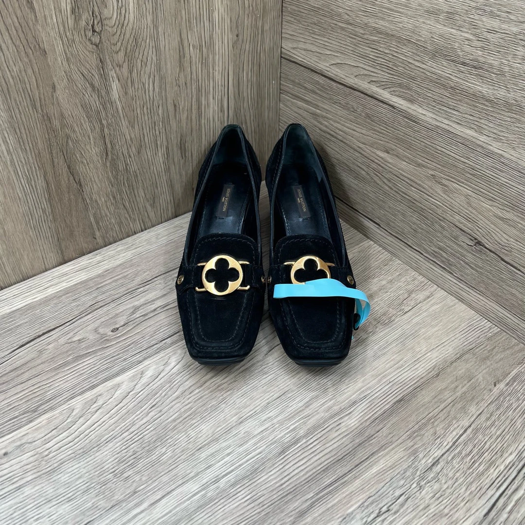 LV 路易威登 黑色丝绒金属logo中跟鞋 37.5码/95新/无配件