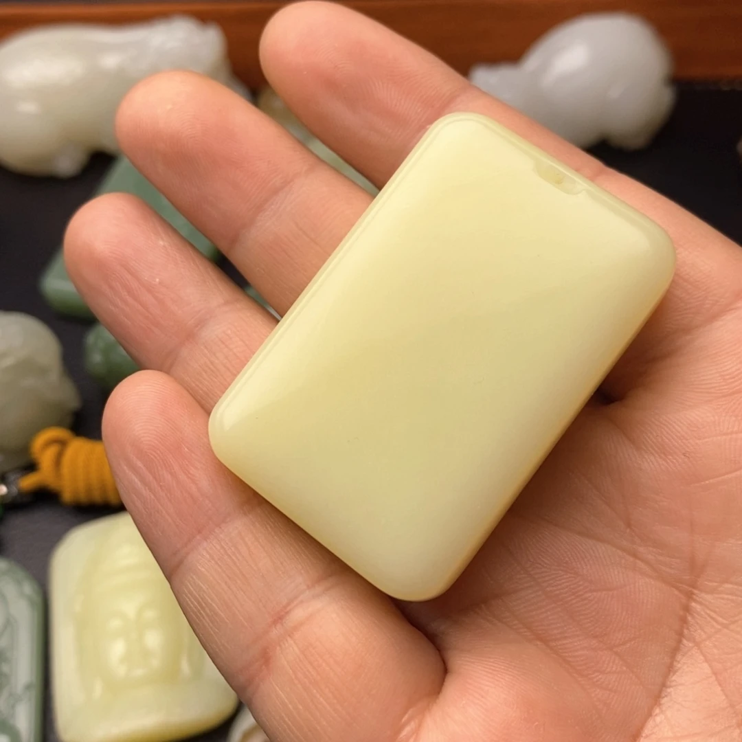 和田玉挂件未镶嵌不**云