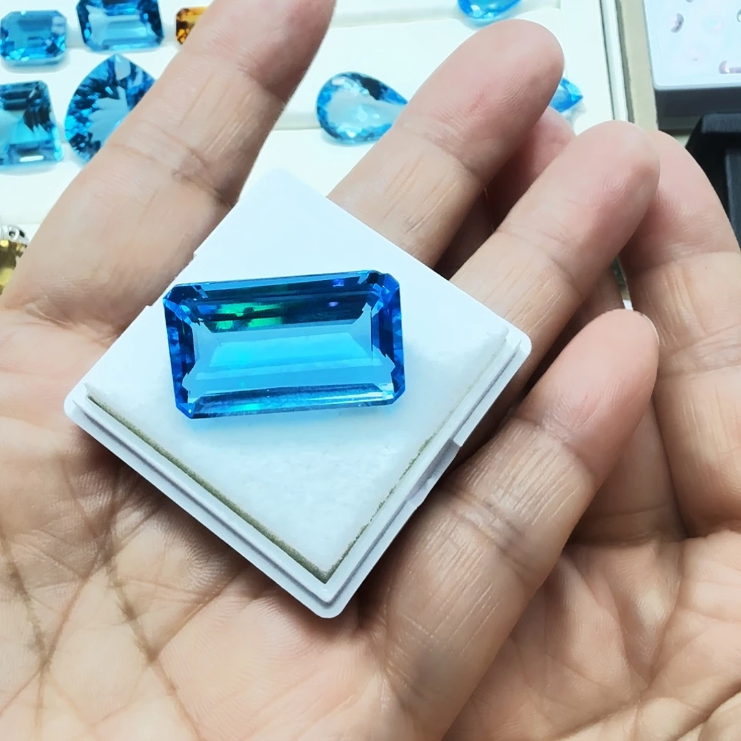 托帕石裸石福利款精美，瑞士长方形祖母切卡15.4×25.5毫米