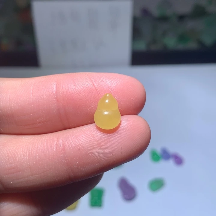 翡翠未镶嵌颈饰挂件