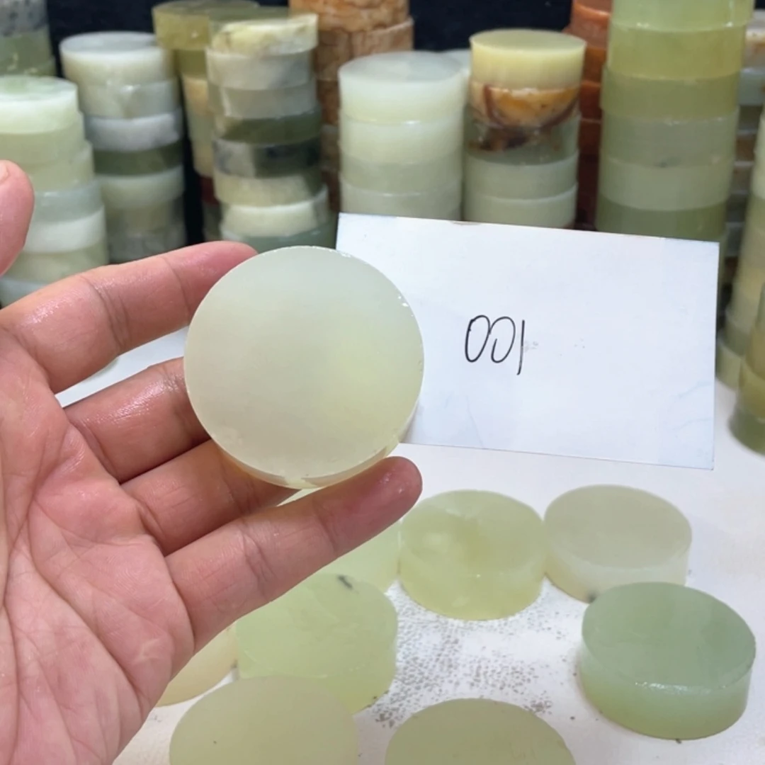 【闪购商品】蛇纹石玉未镶嵌珠宝半成品朱*圣