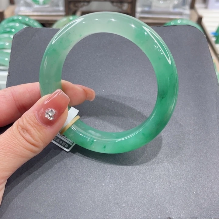 未镶嵌手镯石英质玉