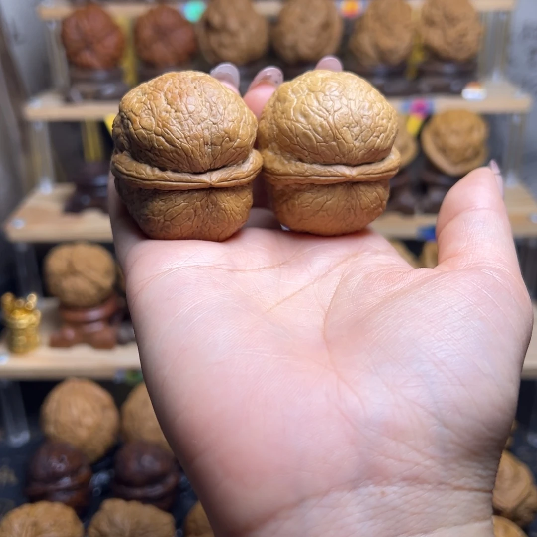 家***_桃核把件萌萌包H07