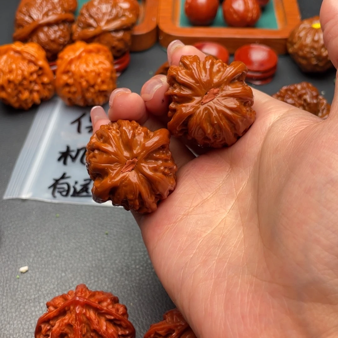 文玩核桃把件白狮子