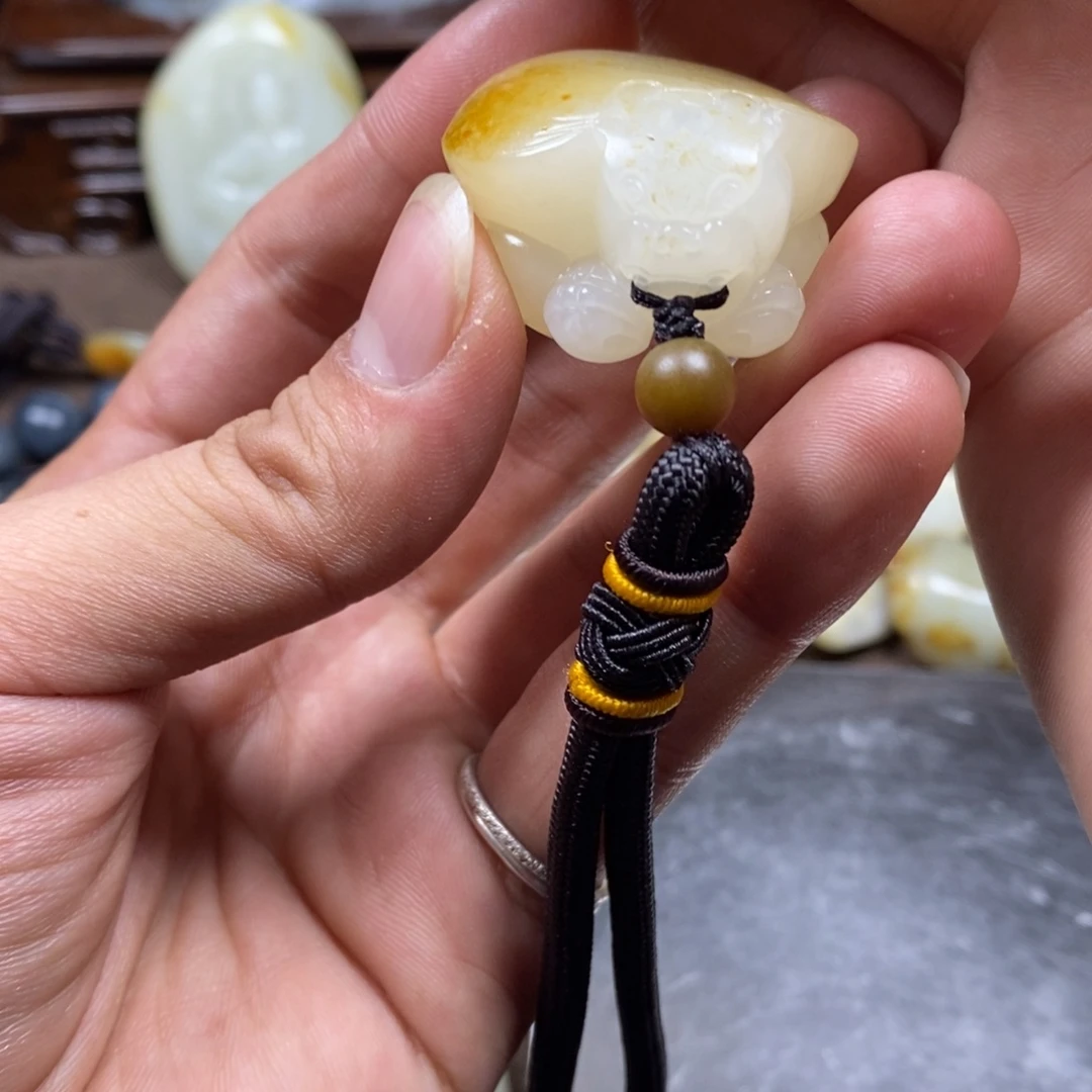 和田玉未镶嵌把件