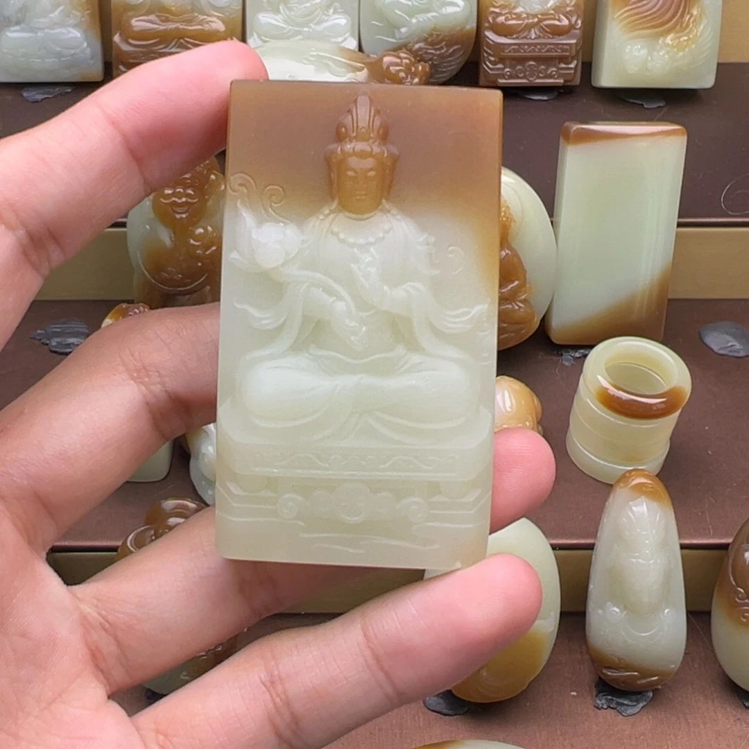 浩***哥和田玉（糖玉）未镶嵌颈饰