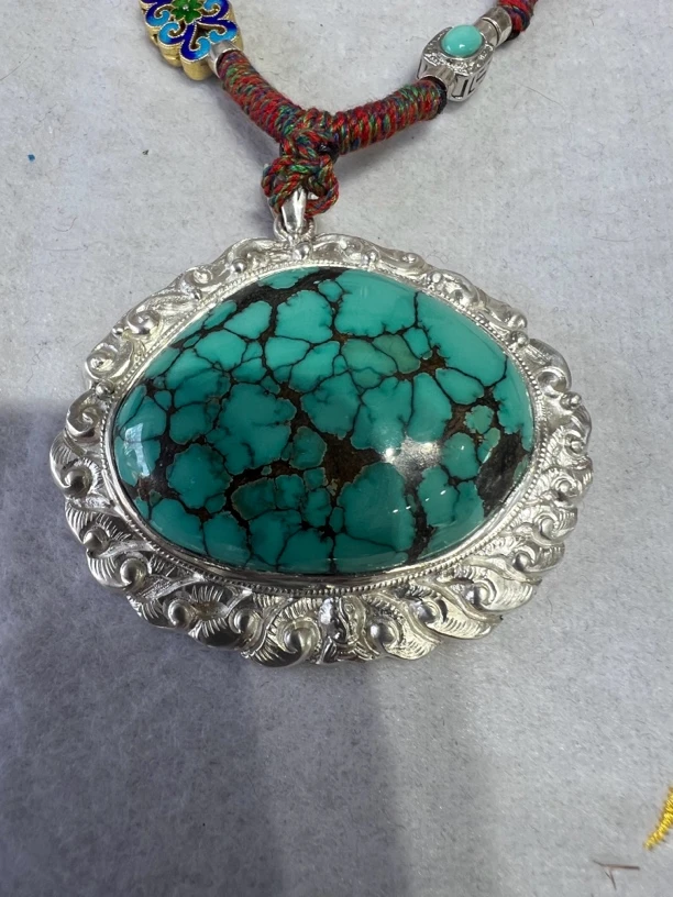 绿松石足银吊坠随形