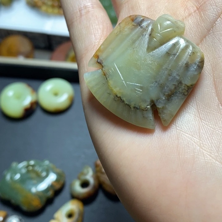 枣***部岫岩河磨玉（透闪石质玉）未镶嵌珠宝奇石