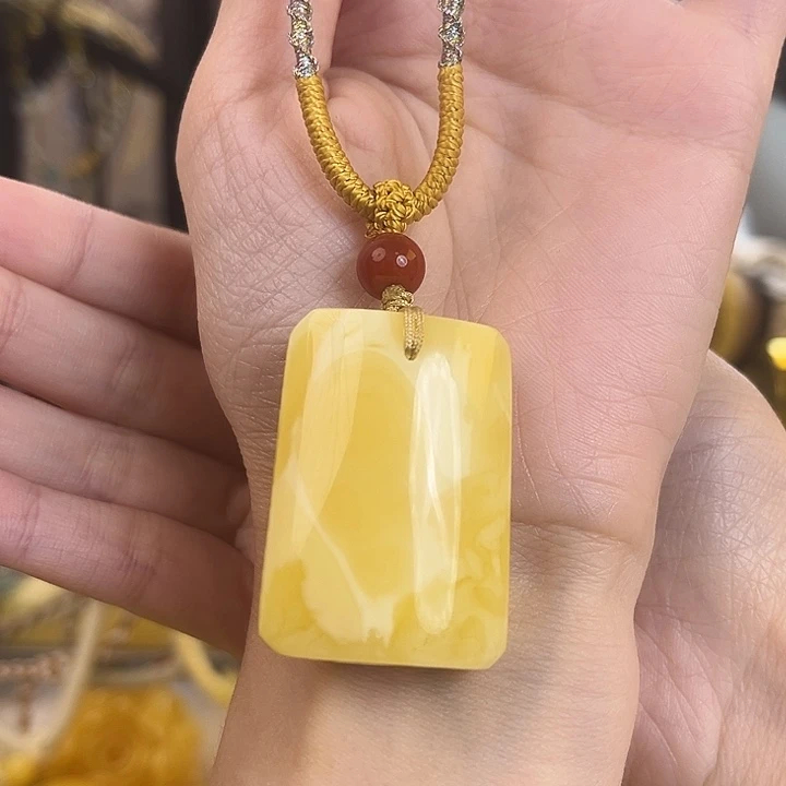 裸石琥珀未镶嵌无事牌12.3g