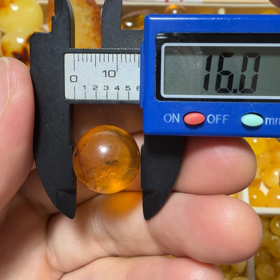 裸石琥珀未镶嵌成品