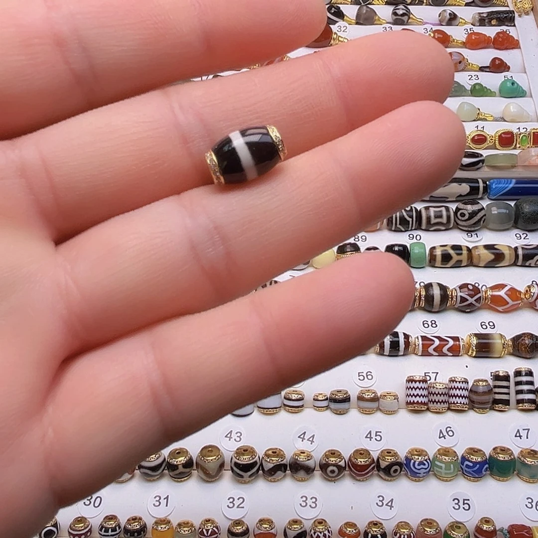 j***.玛瑙/玉髓未镶嵌颈饰