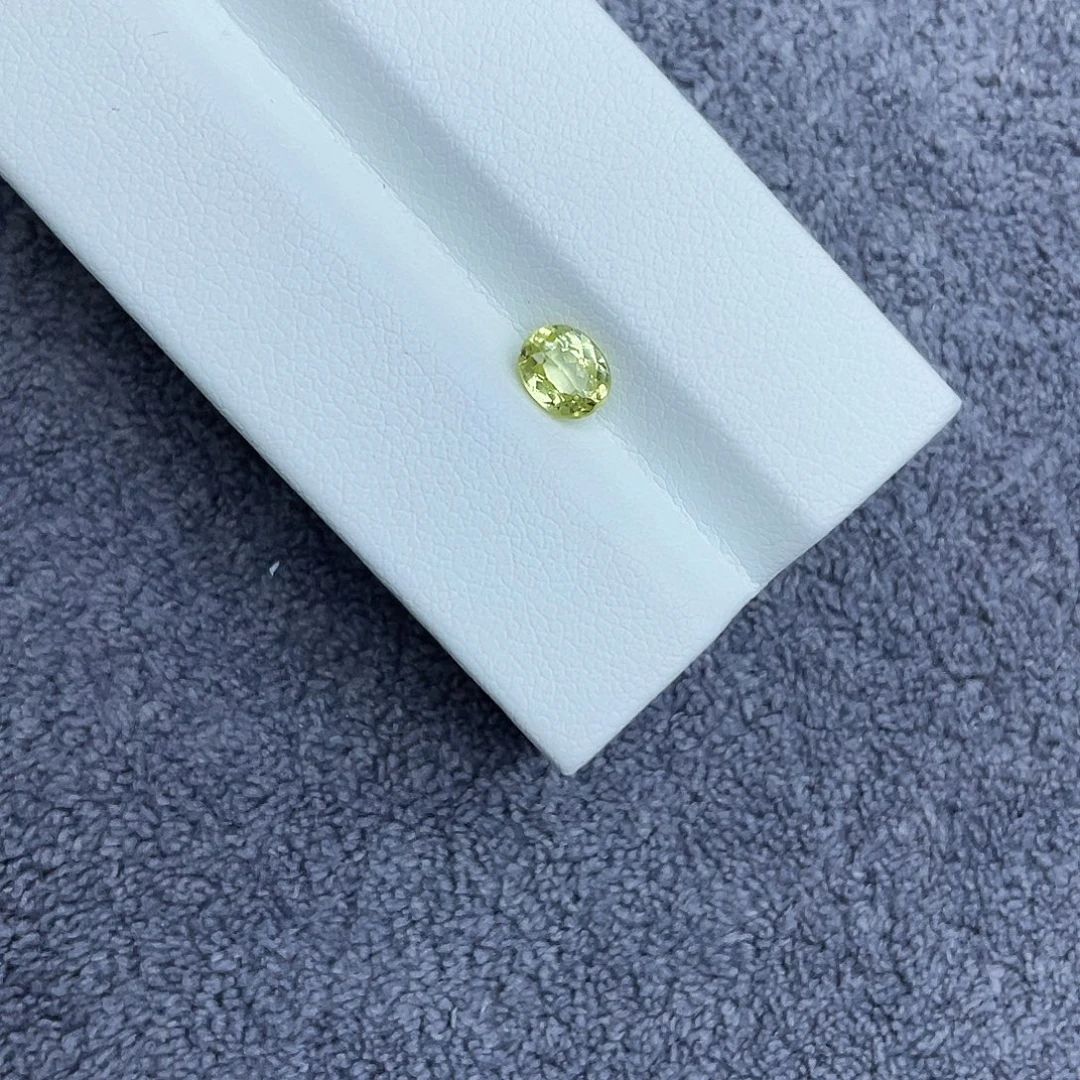 金绿宝石裸石0.75Ct。