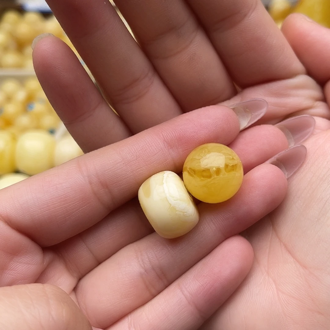 某***某琥珀未镶嵌裸石蜜蜡梦