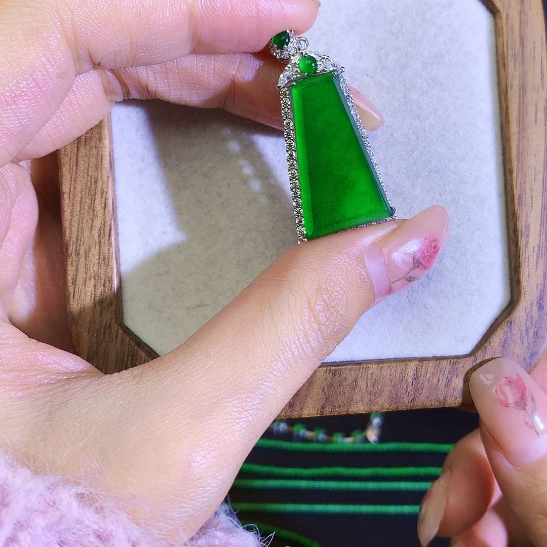 翡翠颈饰银S925镶嵌天然翡翠无事牌