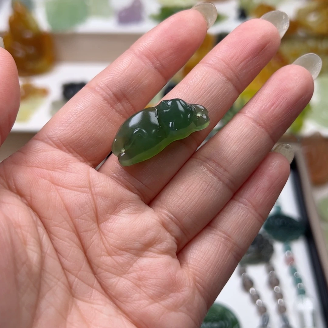 岁***眇蛇纹石玉未镶嵌颈饰