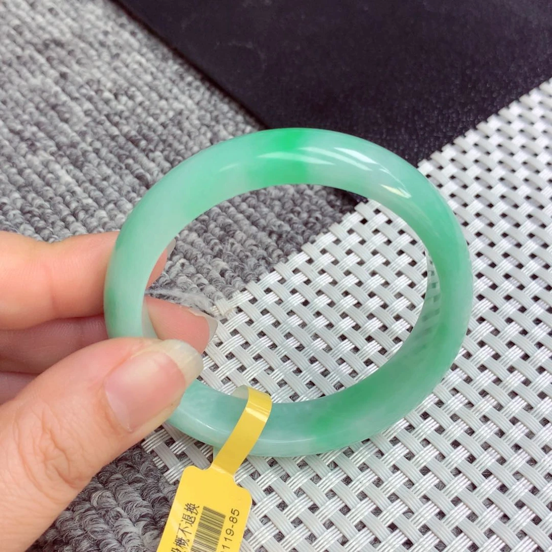 翡翠手镯未镶嵌缅甸