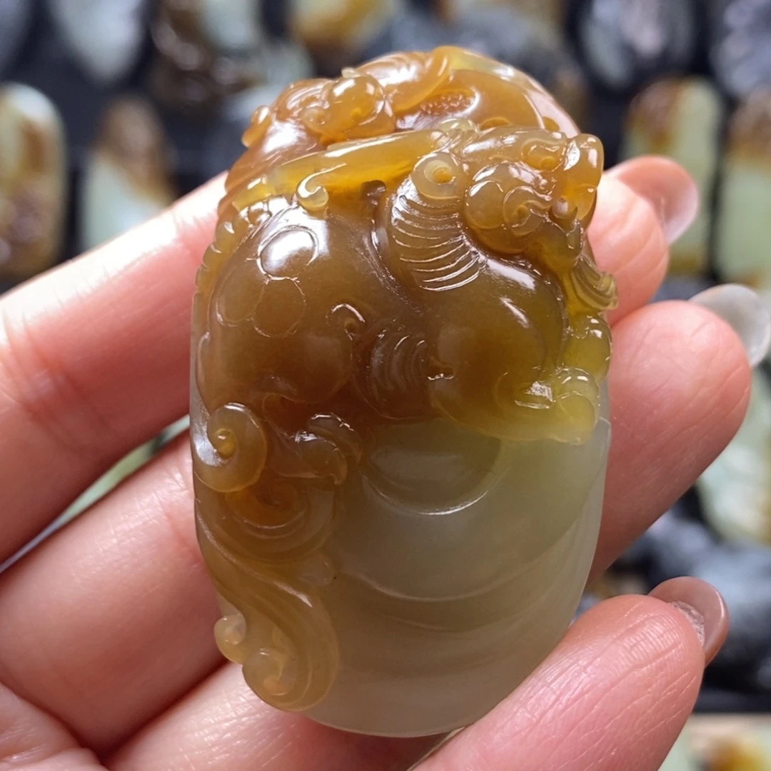 和田玉未镶嵌把件