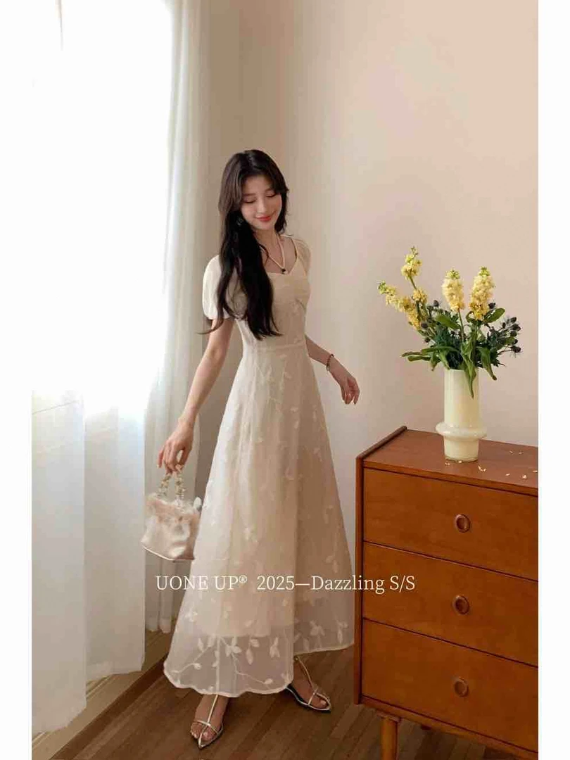 夏季碎花夏季日系白色连衣裙复古连衣裙长裙法式刺绣显瘦收腰