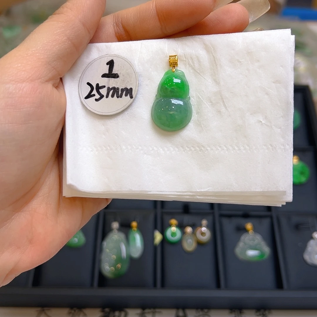 翡翠颈饰18K金镶嵌翡翠