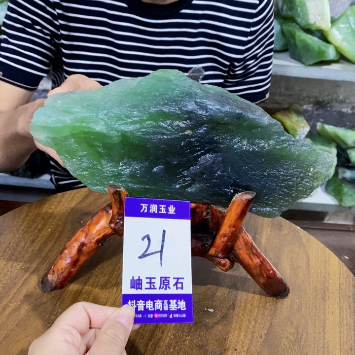 懂***~未镶嵌蛇纹石玉原石