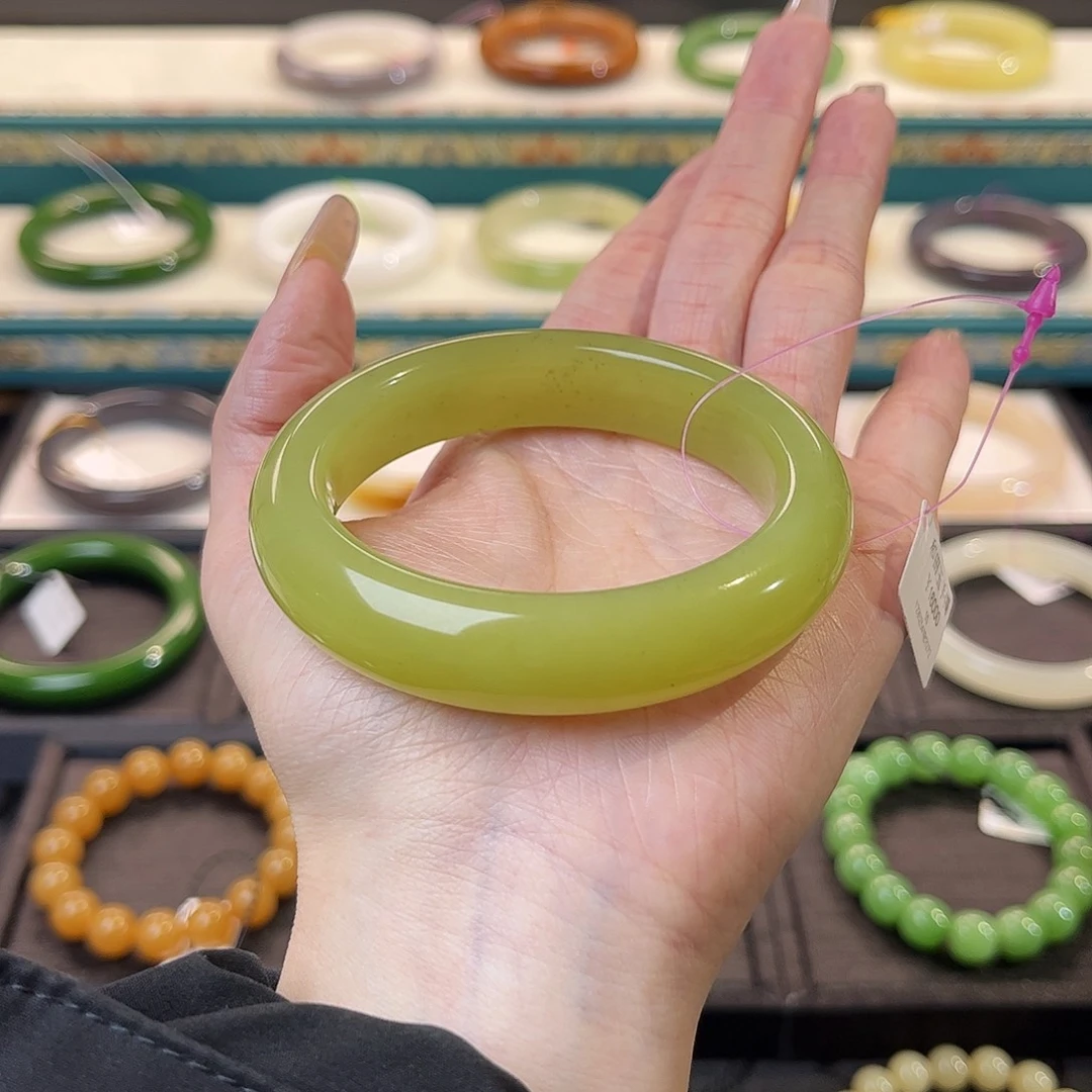 和田玉手镯未镶嵌?*橙青黄口