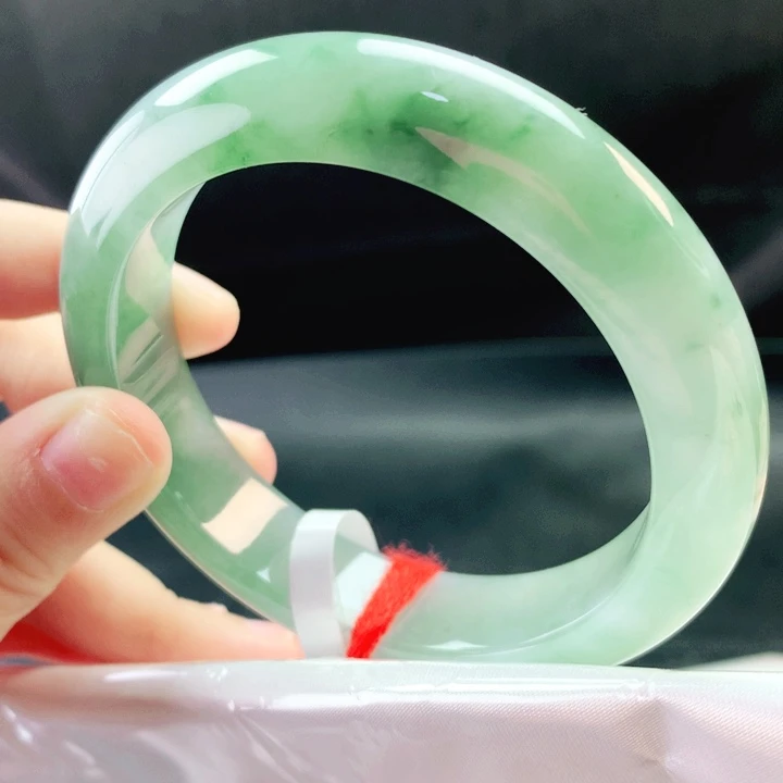 翡翠未镶嵌手镯57轮胎