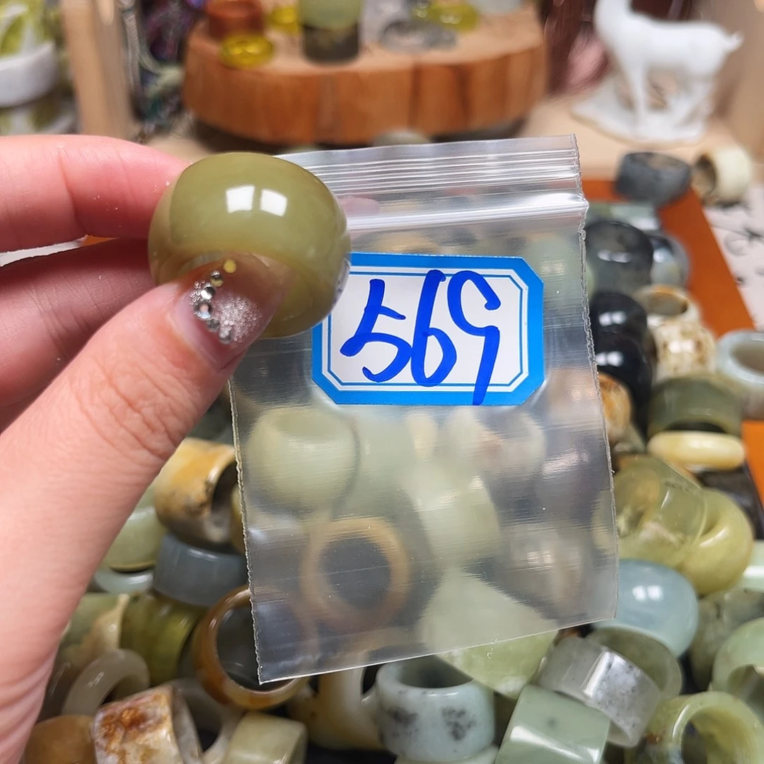 高***兆蛇纹石玉未镶嵌戒指