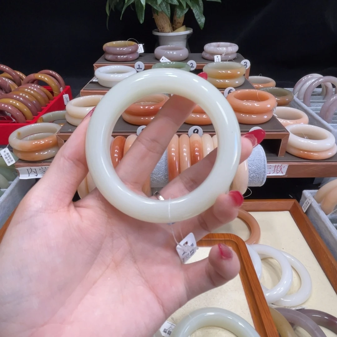 南***姐石英质玉未镶嵌手镯