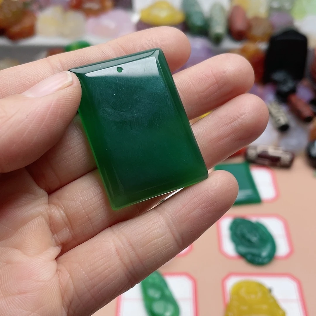 玛瑙/玉髓颈饰合金秦****器