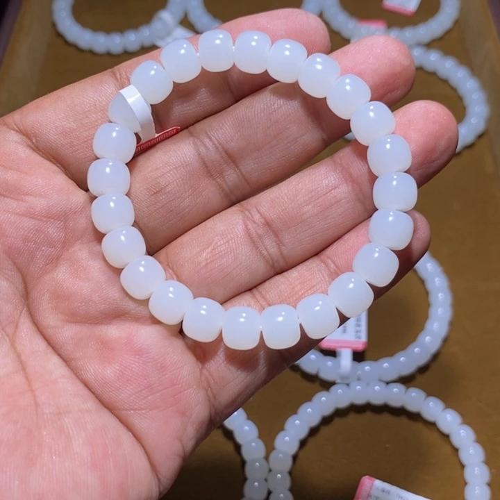 是***风和田玉（白玉）未镶嵌颈饰