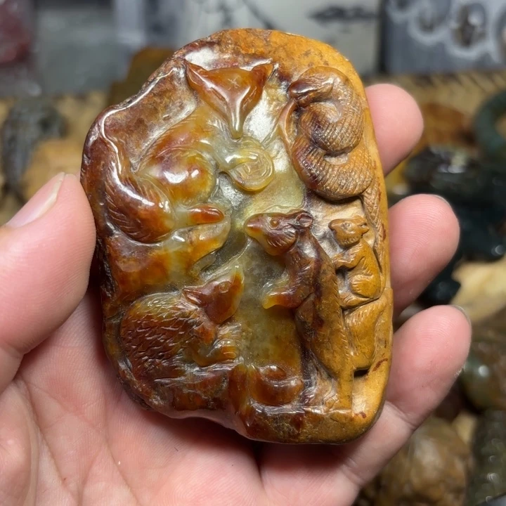 用***4颈饰未镶嵌岫岩河磨玉（透闪石质玉）