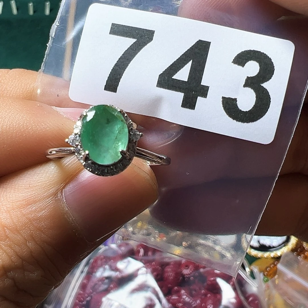 祖母绿戒指银S925镶嵌燕*