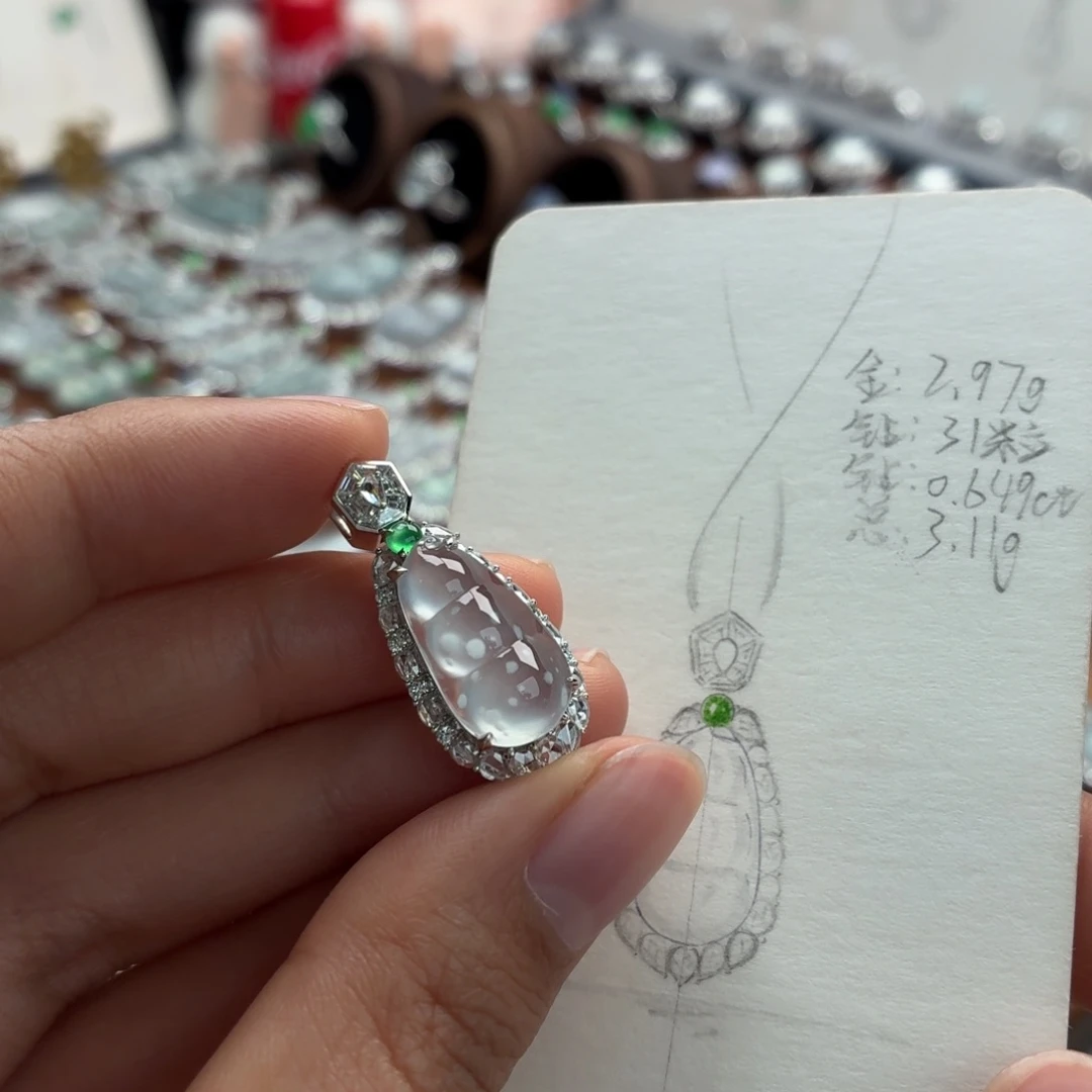 翡翠18K金镶嵌颈饰