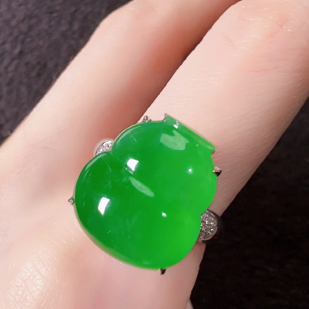 翡翠戒指18K金镶嵌签收后24小时鉴赏期，过时不退