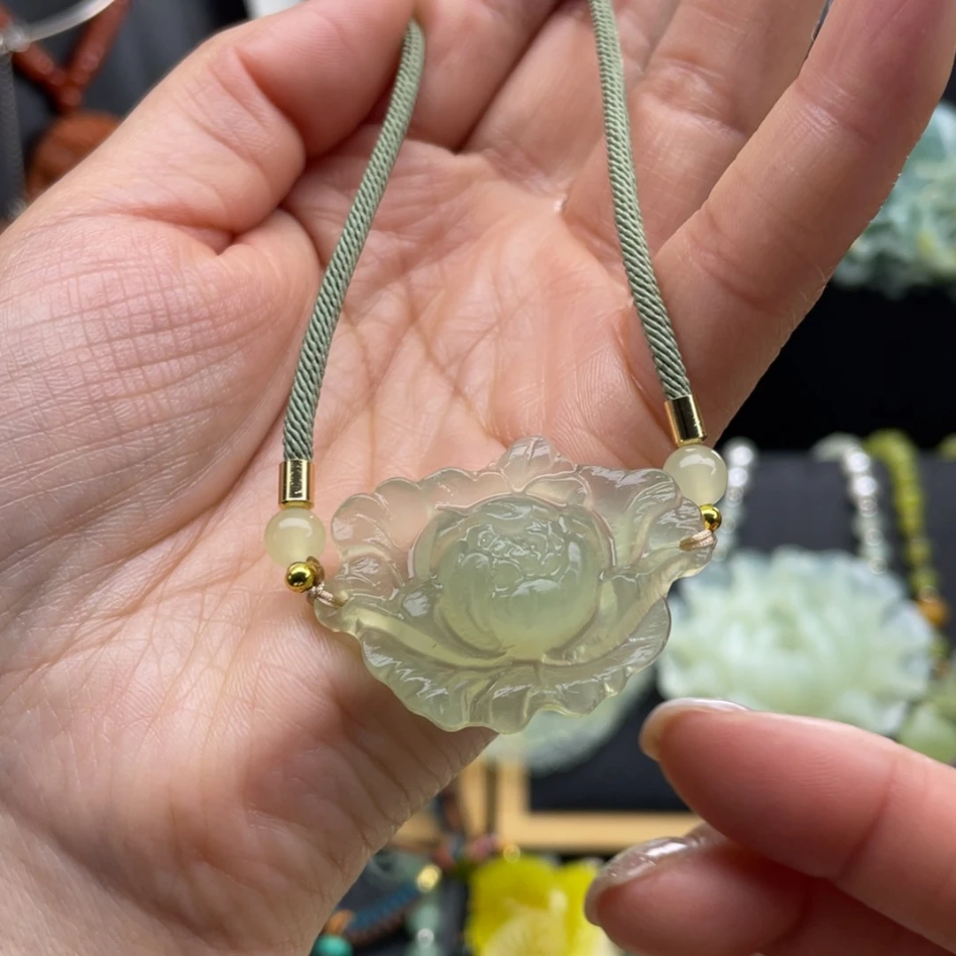 蛇纹石玉未镶嵌颈饰