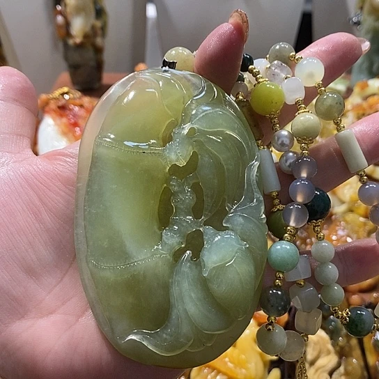 蛇纹石玉未镶嵌颈饰