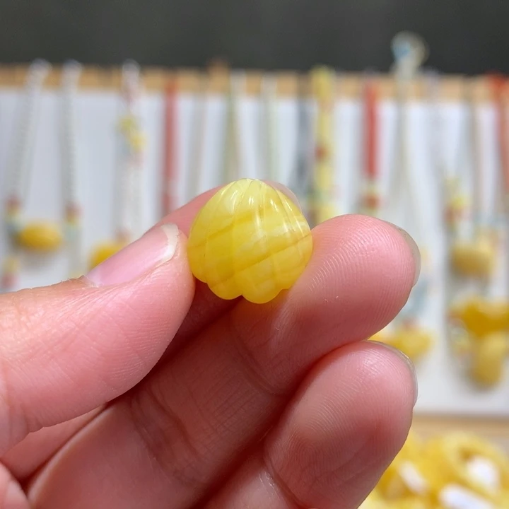 蜜蜡未镶嵌裸石配饰