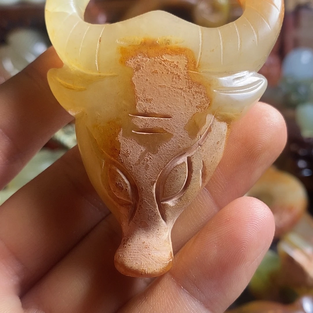 未镶嵌岫岩老玉（透闪石质玉）挂件