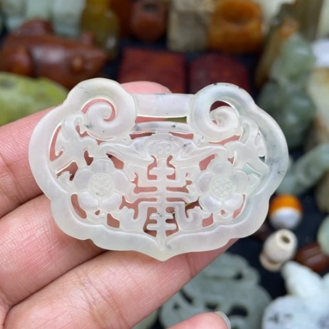 蛇纹石玉未镶嵌颈饰2