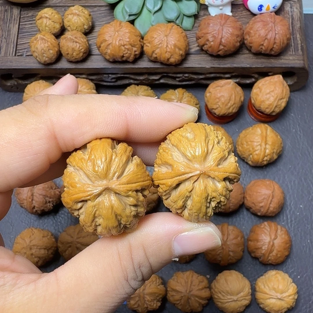 文玩核桃把件31尺焖尖白狮子004