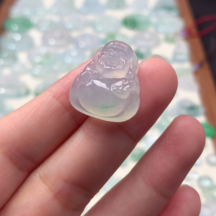 翡翠未镶嵌颈饰冰种飘阳绿小财爷