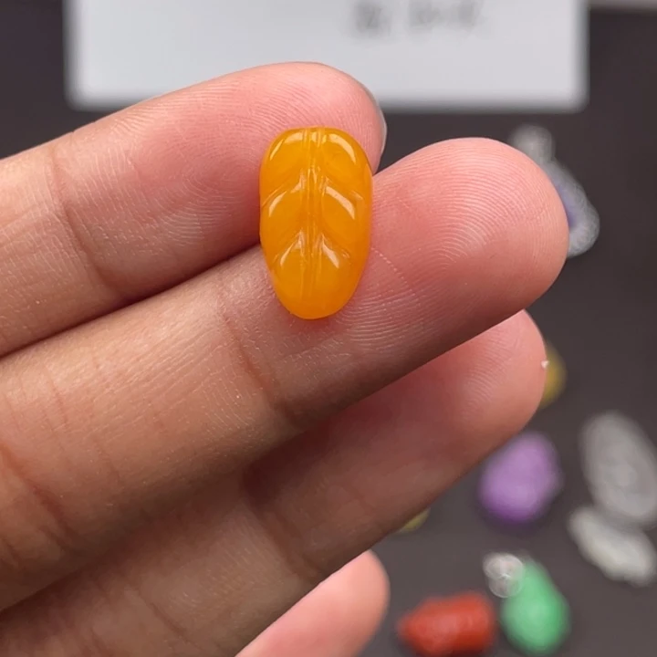 翡翠未镶嵌颈饰吊坠