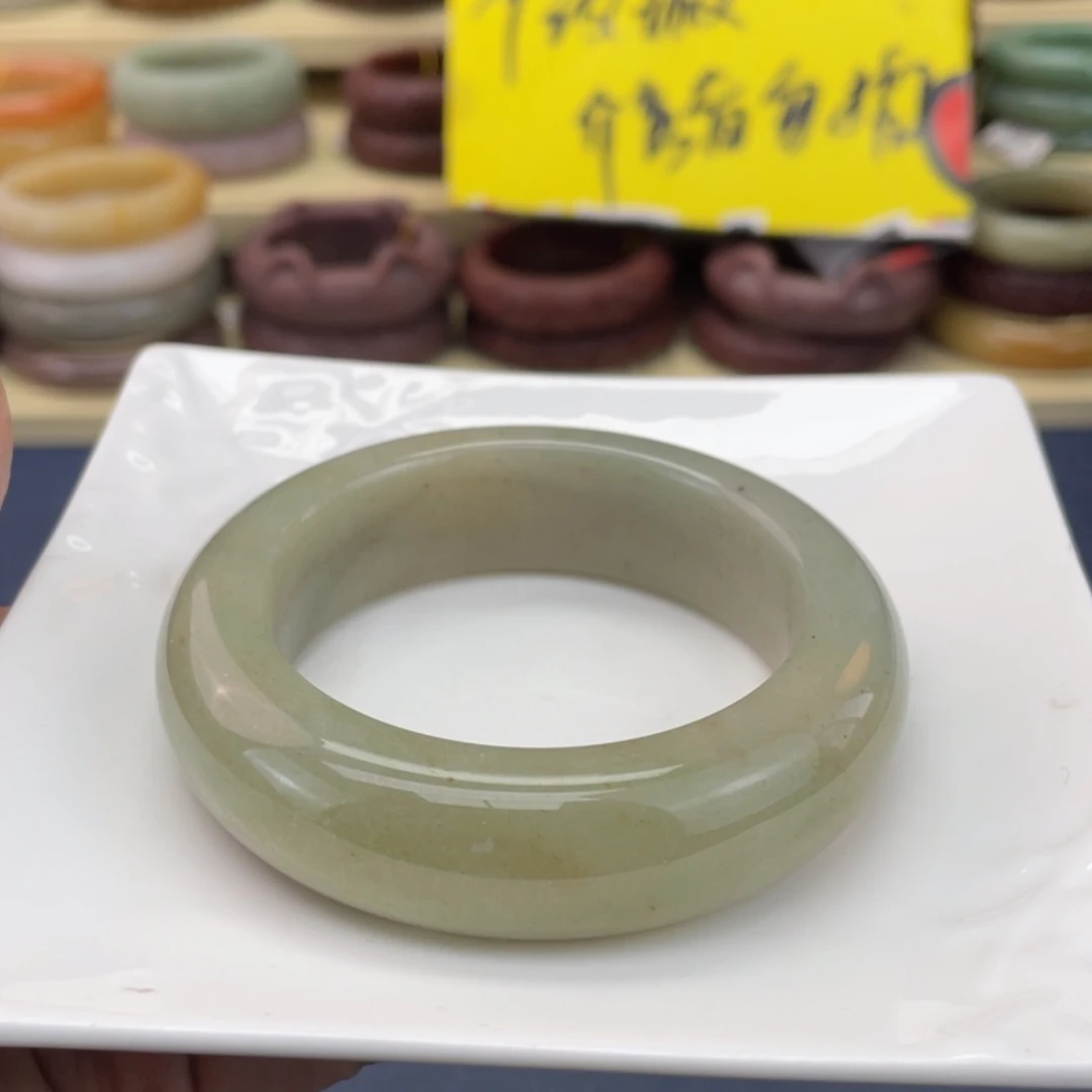 【闪购商品】石英质玉手镯未镶嵌