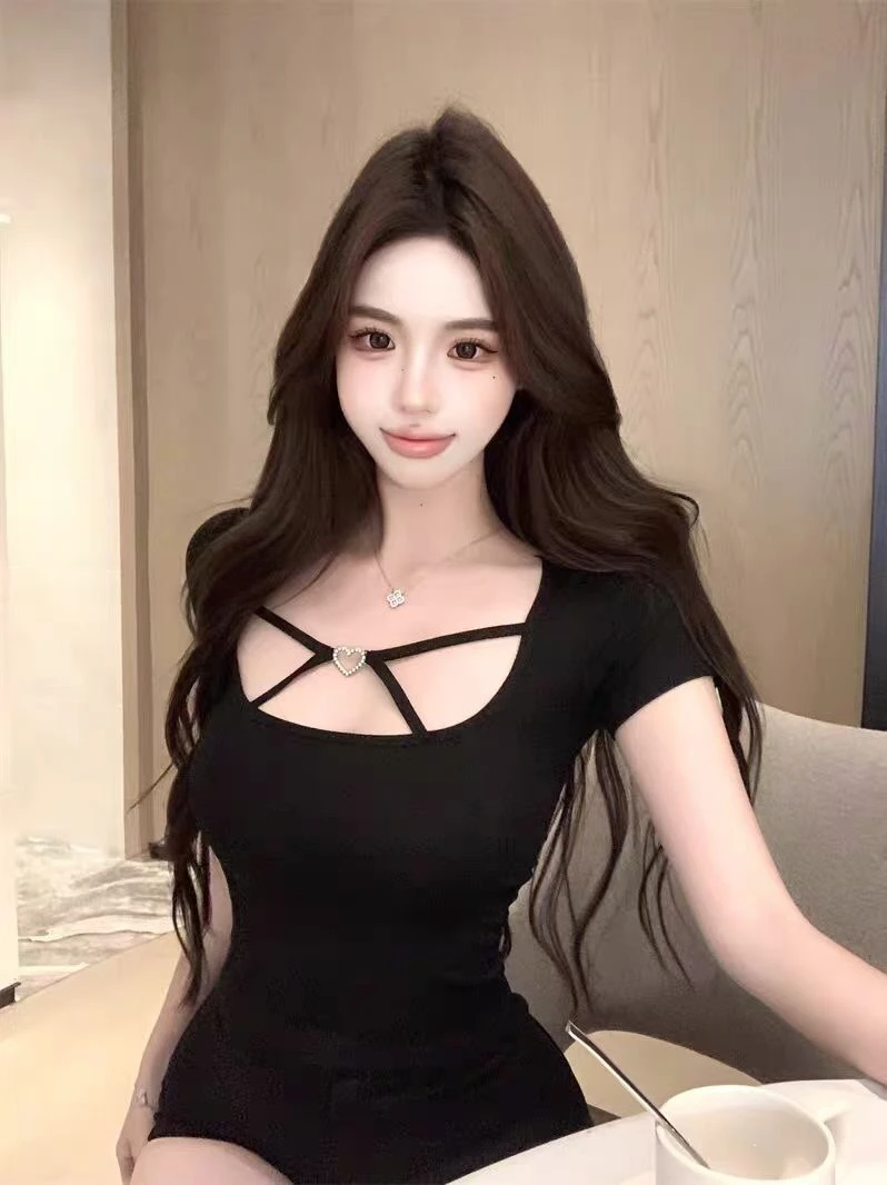 大码女装纯欲风纯色方领棉短袖修身显瘦打底衫百搭半袖