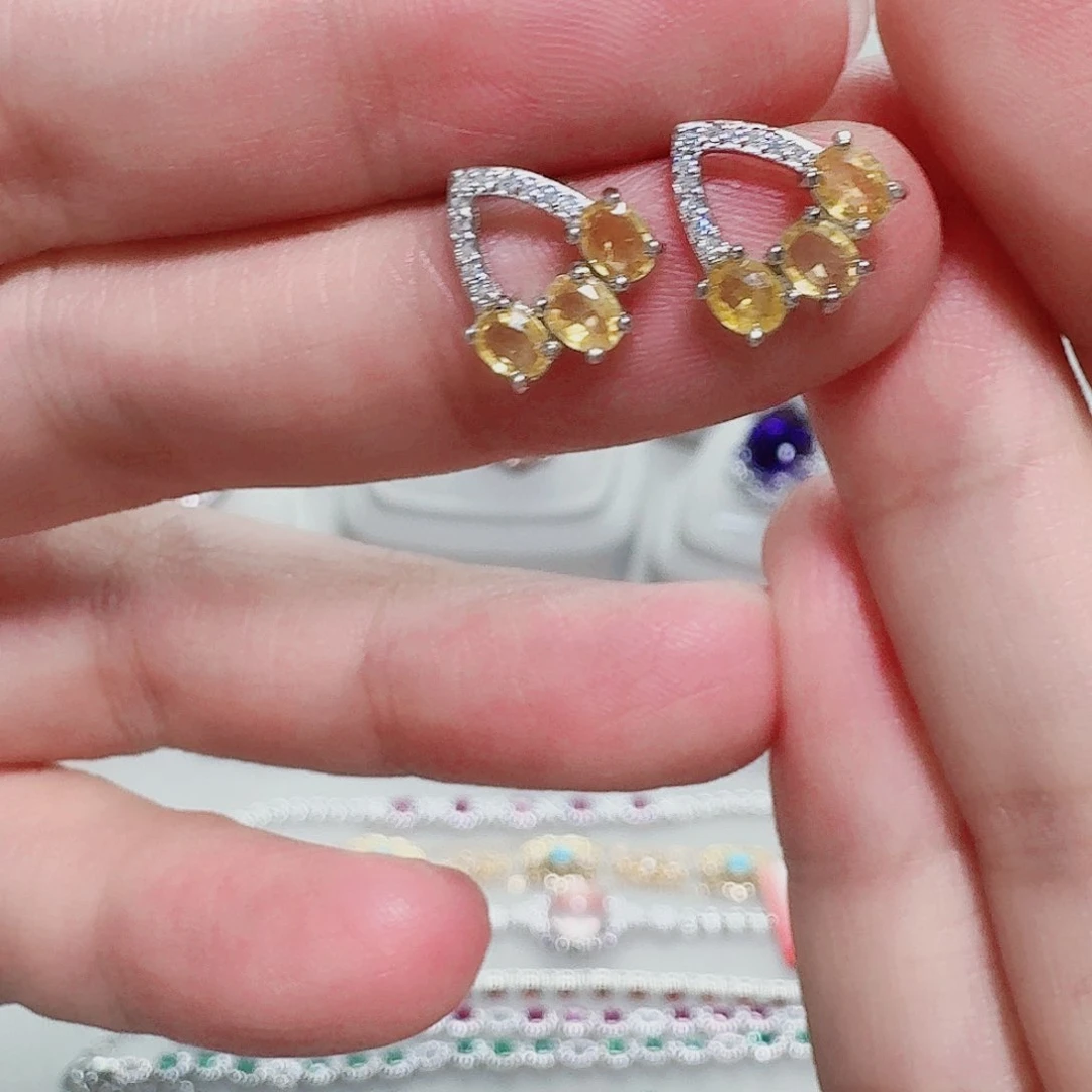 925银合成碳硅石耳钉