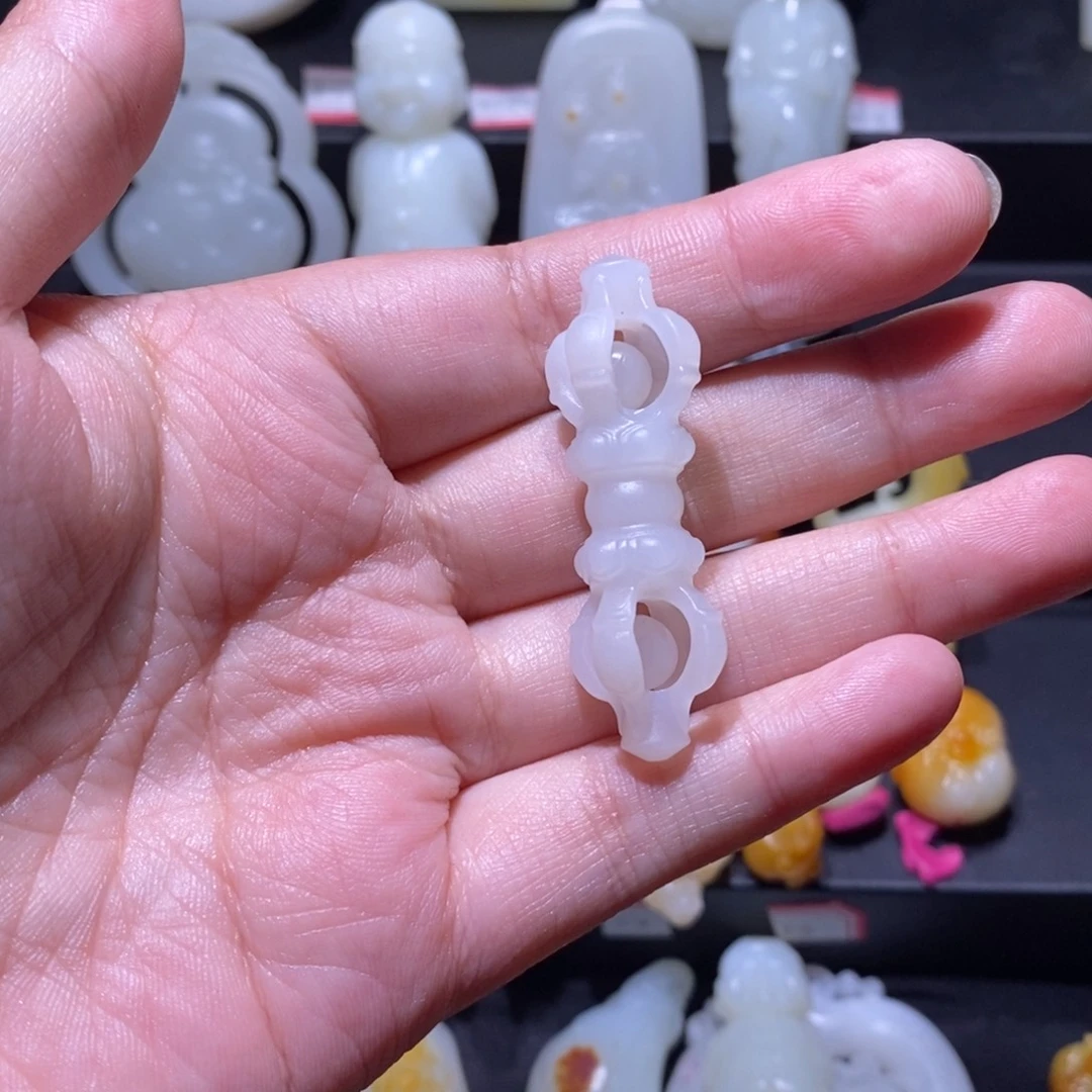 雁***和田玉未镶嵌颈饰