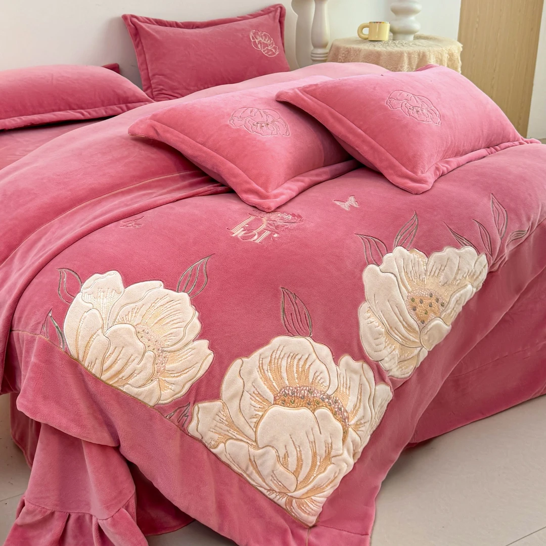 【朱丽叶】豆沙加厚贴布绣花牛奶绒四件套绒被套简约柔软被罩床单